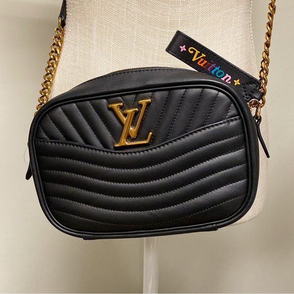 Louis Vuitton Handbags - 🖤BLACK NEW WAVE🖤Louis Vuitton camera new wave crossbody